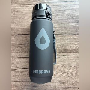 🤑🤑 Embrava 24oz BPA-Free Tritan Water Bottle – Gray, Leak-Proof, New in Box